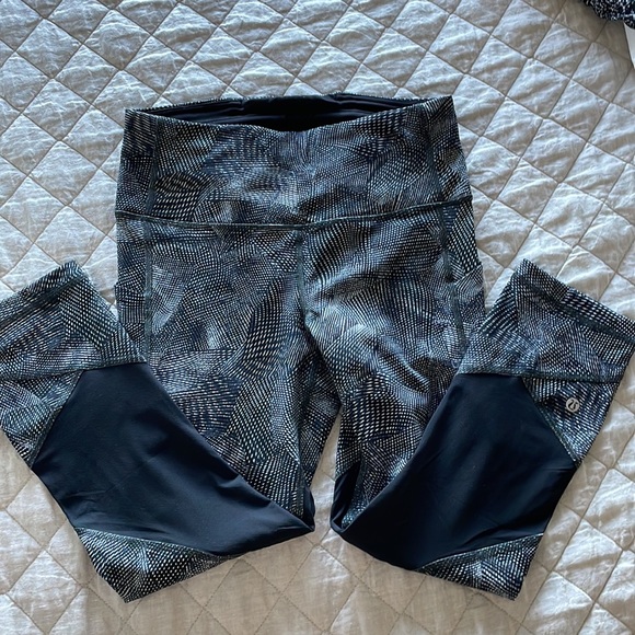 Lululemon cropped leggings - Picture 2 of 3